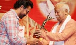 भागवत ने आमिर खान को किया सम्मानित