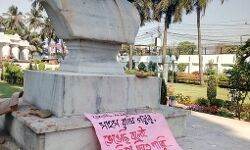 अब कोलकाता में श्यामा प्रसाद मुखर्जी की मूर्ति पर पोती गई कालिख , पीएम ने जताई नाराजगी