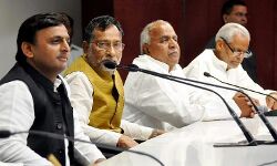 समाजवादी पार्टी में समीक्षा और बैठकों का दौर जारी