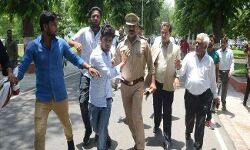 लखनऊ विश्वविद्यालय बवाल में आया नया मोड़, हाईकोर्ट ने चलाया प्रशासन पर डंडा