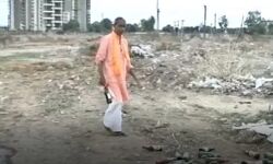 जयपुर: मोदी के कार्यक्रम में ही उड़ी स्वच्छ भारत मिशन की धज्जियां, खुले में शौच करते नजर आए लाभार्थी