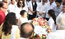 भाजपा सांसद  विनोद खन्ना के अंतिम संस्कार में नहीं पंहुचा कोई भाजपा नेता:पढ़ें पूरी खबर