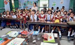 योगी सरकार ने प्राइमरी शिक्षकों को दिया जोरदार झटका, पांच साल बाद ही बदल पाएंगे जिला