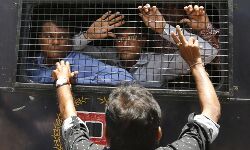 दरभंगा: शोभायात्रा निकालने पर सांप्रदायिक तनाव, 25 लोग गिरफ्तार दरभंगा: शोभायात्रा निकालने पर सांप्रदायिक तनाव, 25 लोग गिरफ्तार