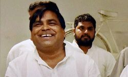 प्रजापति को बेल देने वाले जज पर गिरी गाज, हाई कोर्ट  ने किया सस्पेंड:पढ़ें पूरी खबर