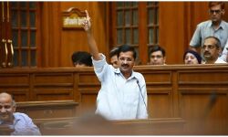 SC के फैसले के बाद भी दिल्ली में अधिकारों पर जंग जारी, ट्रांसफर-पोस्टिंग पर सरकार के आदेश मानने से अफसरों का इनकार