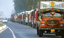 बड़ी खबर: मोदी राज में पेट्रोल-डीजल के दाम में वृद्धि के विरोध में ट्रक मालिकों का देशव्यापी हल्ला-बोल बड़ी खबर: मोदी राज में पेट्रोल-डीजल के दाम में वृद्धि के विरोध में ट्रक मालिकों का देशव्यापी हल्ला-बोल