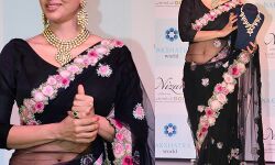 45 पार कर चुकी गजब का कहर ढा रही है ये बॉलीवुड अभिनेत्री...तस्वीरें देखिए!!