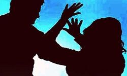 योगीराज में नहीं थम रहे महिलाओं पर अत्याचार, चंदौली में दो सगी नाबालिग बहनों से दुष्कर्म: पढ़ें पूरी खबर