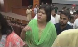 VIDEO: बीजेपी महिला नेता का सनसनीखेज खुलासा, बोलीं- पार्टी में जो महिला नेताओ के साथ सोती है उसे ही प्रमोशन मिलता है!