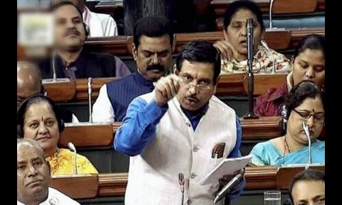 कर्नाटक चुनाव: आपत्तिजनक टिप्पणी के आरोप में बीजेपी सांसद के खिलाफ FIR कर्नाटक चुनाव: आपत्तिजनक टिप्पणी के आरोप में बीजेपी सांसद के खिलाफ FIR