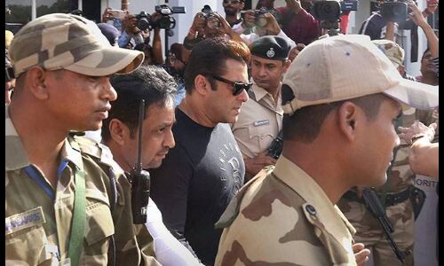 BIG BREAKING: सलमान खान दोषी करार, फैन्स पर टूटा ग़म का पहाड़, हो सकती है इतने साल की सजा BIG BREAKING: सलमान खान दोषी करार, फैन्स पर टूटा ग़म का पहाड़, हो सकती है इतने साल की सजा