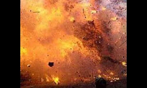 BRAKING: इलाहाबाद जिला न्यायालय में धमाका, दो घायल, मची अफरा तफरी