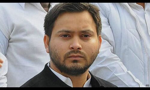 अभी-अभी: तेजस्वी के घर सीबीआई ने फिर मारा छापा अभी-अभी: तेजस्वी के घर सीबीआई ने फिर मारा छापा