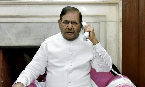 अभी-अभी: किसी भी क्षण अल्पमत में आ सकती है नीतीश सरकार, 20 विधायकों के सम्पर्क में शरद यादव!