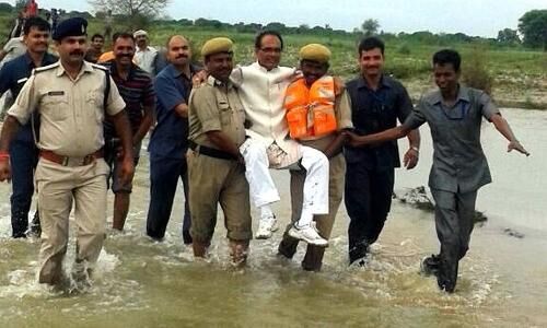 बड़ी खबर: शिव राज में गुंडों का तांडव, दलित किसान को जिंदा जला कर मार ड़ाला