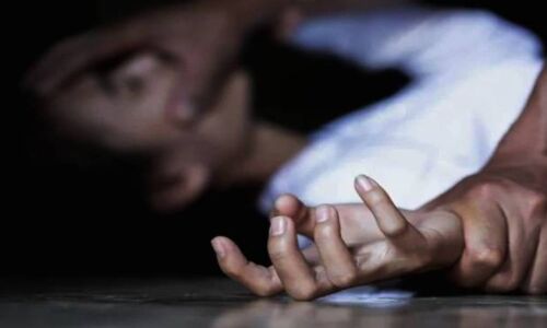 UP फिर शर्मसार, बलिया में अपहरण कर किशोरी के साथ रेप, आरोपी युवक गिरफ्तार UP फिर शर्मसार, बलिया में अपहरण कर किशोरी के साथ रेप, आरोपी युवक गिरफ्तार