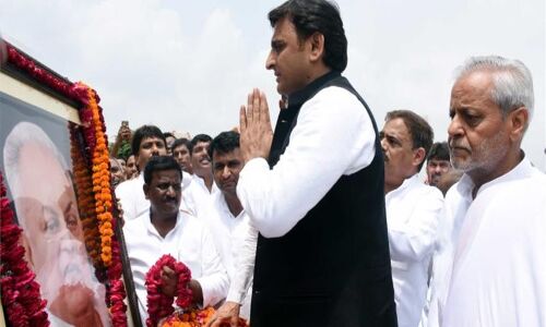 पूंजीवाद के खिलाफ जनेश्वर मिश्र हमेशा रहे संघर्षशील: अखिलेश यादव