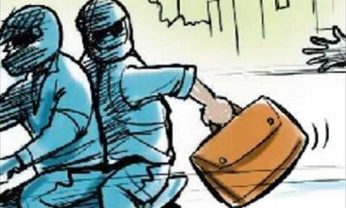 BREAKING: देवरिया में दिनदहाड़े थोक व्यापारी से लाखों की लूट