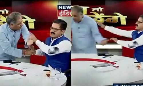 प्रवक्ता महोदय डिबेट शो से बचे: हाथापाई पर उतरी दंगाई मिडिया, राफेल पर सवाल पूछने पर एंकर ने कांग्रेसी प्रवक्ता पर उठाया हाथ प्रवक्ता महोदय डिबेट शो से बचे: हाथापाई पर उतरी दंगाई मिडिया, राफेल पर सवाल पूछने पर एंकर ने कांग्रेसी प्रवक्ता पर उठाया हाथ