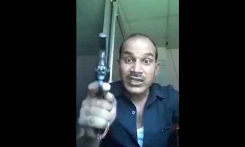 इलाहबाद के युवक ने अभिनेता एजाज खान को खुले आम दी जान से मारने की धमकी – देखे वीडियो