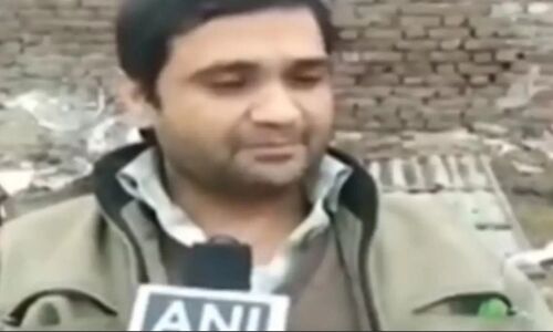 उत्तर प्रदेश: अमरोहा में CAA-NRC समझाने पहुंचे BJP नेता को गुस्साए लोगों ने दौड़ा-दौड़ा कर पीटा उत्तर प्रदेश: अमरोहा में CAA-NRC समझाने पहुंचे BJP नेता को गुस्साए लोगों ने दौड़ा-दौड़ा कर पीटा