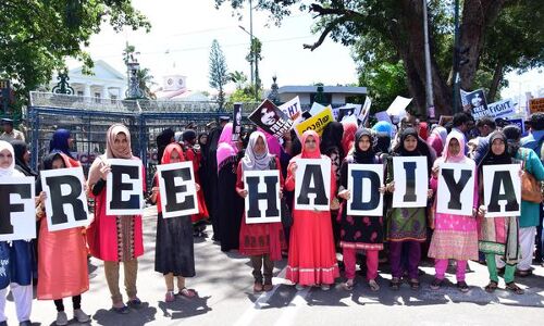 कथित लव-जिहाद: हदिया मामले में केरल हाई कोर्ट के फैसले की समीक्षा करेगा सुप्रीम कोर्ट कथित लव-जिहाद: हदिया मामले में केरल हाई कोर्ट के फैसले की समीक्षा करेगा सुप्रीम कोर्ट