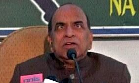 डी पी त्रिपाठी ने भागवत को दी बहस की चुनौती, कहा गोमांस खानाअपराध नहीं डी पी त्रिपाठी ने भागवत को दी बहस की चुनौती, कहा गोमांस खानाअपराध नहीं