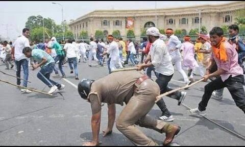 योगीराज: प्रदेश में भाजपाई गुंडों का आतंक, औरैया में दारोगा पैरों पर गिराया, बुलंदशहर में पुलिस को पीटा!