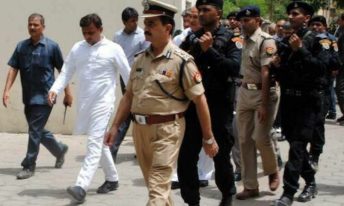 अभी-अभी: सपा सुप्रीमो अखिलेश यादव की गिरफ्तारी के बाद भड़के सपाई, मुख्यमंत्री कार्यालय पर जड़ा ताला।