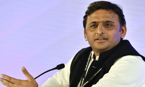 मंदसौर: अखिलेश ने मृतक परिवारों की ओर बढ़ाया मदद का हाथ , दो-दो लाख देने का किया एलान