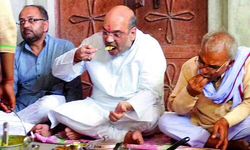 क्या हैं अमित शाह के यादव प्रेम के राजनैतिक मायने? लखनऊ में यादव के घर करेंगे लंच!