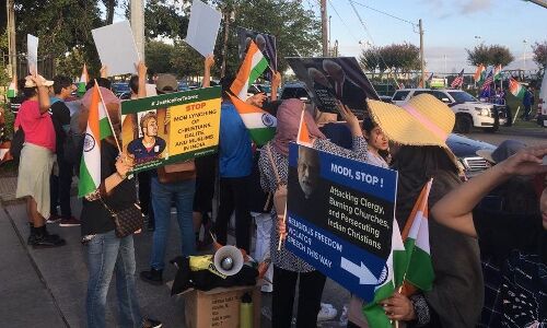 HOWDY MODI कार्यक्रम के दौरान स्टेडियम के बाहर मोदी का हुआ ज़बरदस्त विरोध