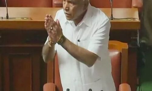 बड़ी खबर: कर्नाटक में बीजेपी सरकार गिरी, बहुमत से पहले यदुरप्पा ने दिया इस्तीफा!