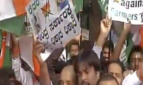 मोदीराज: किसान कर्जमाफी के लिए बीजेपी दफ्तर के बाहर कांग्रेस का विरोध प्रदर्शन: पढ़ें पूरी खबर