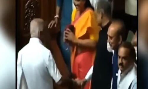 बड़ी खबर: राष्ट्रवादी भाजपा नेताओं ने कर्नाटक विधानसभा में किया राष्ट्रगान का अपमान, सोशल मीडिया पर फूटा जनता गुस्सा