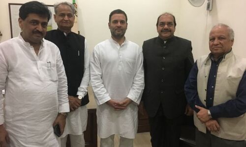 राहुल गांधी की मौजूदगी में बॉम्बे हाई कोर्ट के पूर्व जज ने थामा कांग्रेस का हाथ