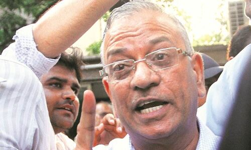 BHU बवालः VC त्रिपाठी के सभी अधिकार सीज, चीफ प्रॉक्टर ने दिया इस्तीफा