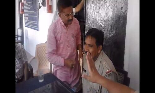 योगिराज: लाचार खाकी, भाजपा नेता ने थाने में घुसकर दरोगा को दिखाई धौंस: देखें वीडियो