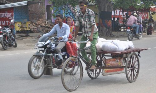 योगी राज की शर्मनाक तस्वीर, ठेले पर शव डाल कर भेजा गया शवदाह गृह