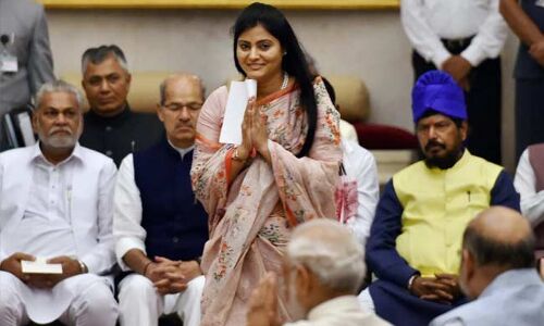 योगी राज में छेड़छाड़ की शिकार हुई केंद्रीय मंत्री, प्रसाशन में मचा हड़कंप योगी राज में छेड़छाड़ की शिकार हुई केंद्रीय मंत्री, प्रसाशन में मचा हड़कंप