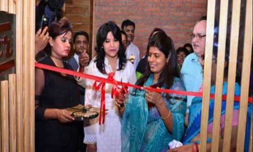 योगी सरकार की महिला मंत्री स्वाति सिंह ने किया बीयर शॉप का उद्घाटन, मचा बवाल