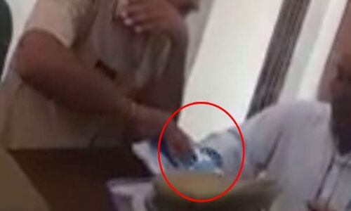 योगीराज: रिश्वत लेते कैमरे में क़ैद हुआ वर्दीधारी, वीडियो वायरल