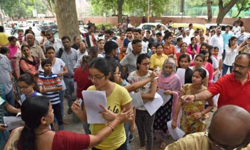 NEET EXAM: पारदर्शिता के नाम पर उत्पीड़न, महिला परीक्षार्थियों के उतरवा दिए अंडर गारमेंट्स:पढ़ें पूरी खबर