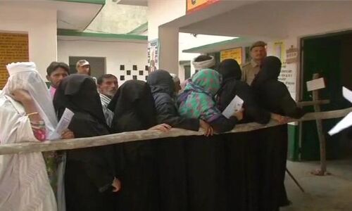 उत्तर प्रदेश: कड़ी सुरक्षा के बीच कैराना और नूरपुर सीट के लिए मतदान जारी उत्तर प्रदेश: कड़ी सुरक्षा के बीच कैराना और नूरपुर सीट के लिए मतदान जारी