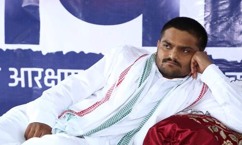 हार्दिक पटेल का अनशन 9वें दिन भी जारी, अपनी संपत्ति और आंखें दान करने की घोषणा हार्दिक पटेल का अनशन 9वें दिन भी जारी, अपनी संपत्ति और आंखें दान करने की घोषणा