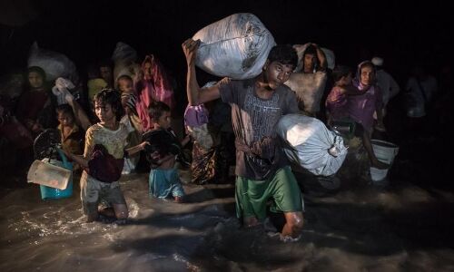 रोहिंग्या मुसलमानों का बारिश से बुरा हाल, भागने के लिए भी नहीं बची जमीन