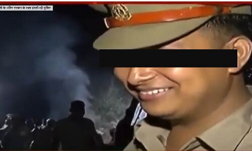 हाथरस गैंगरेप : दलित बेटी की चिता जलती रही और योगी की पुलिस खड़ी हंसती रही