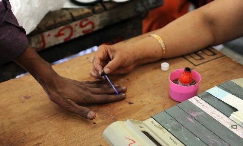 उपचुनाव: 9 राज्यों में 10 विधानसभा और एक लोकसभा सीट के लिए वोटिंग जारी