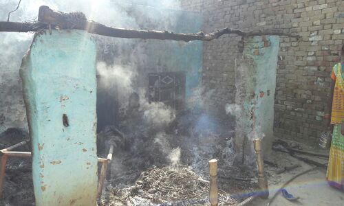 योगीराज: सांप्रदायिक हिंसा से दहल उठा अलीगढ़: पढ़ें पूरी खबर